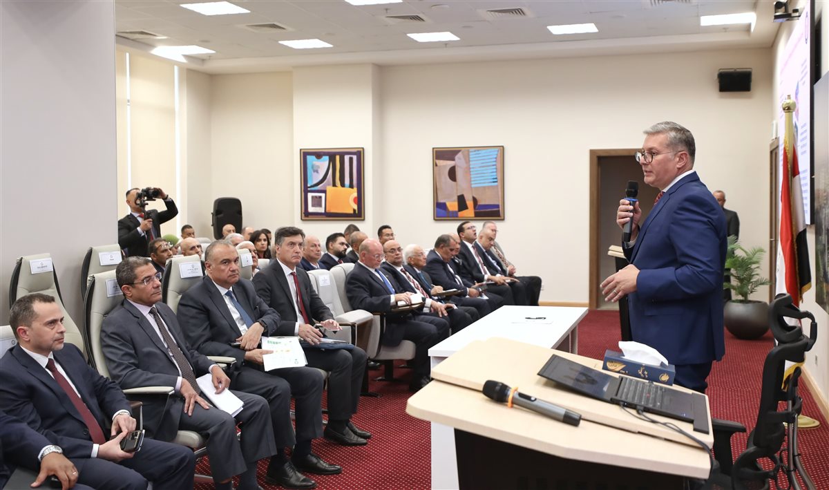 جانب من لقاء وزير البترول والثروة المعدنية مع ممثلي الشركات الأجنبية العاملة في مصر