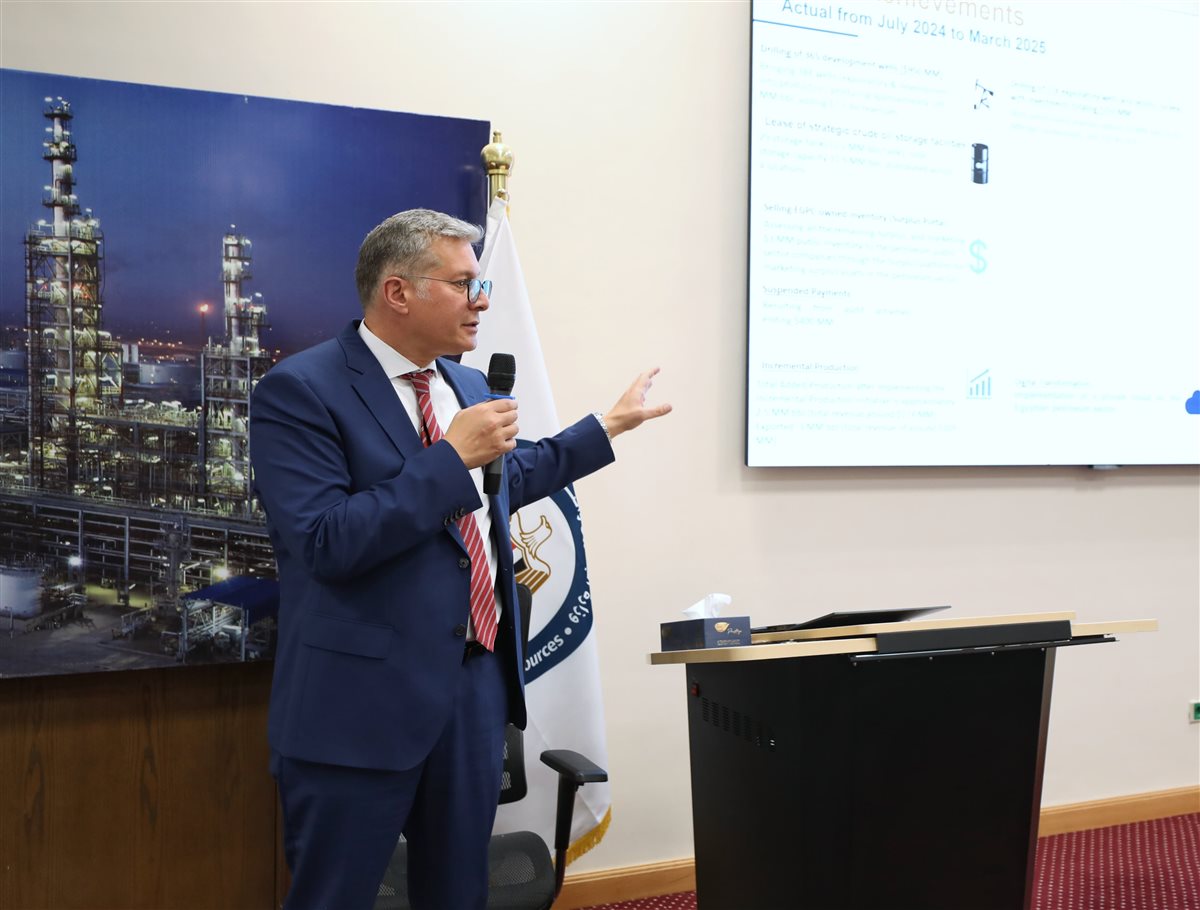 جانب من لقاء وزير البترول والثروة المعدنية مع ممثلي الشركات الأجنبية العاملة في مصر