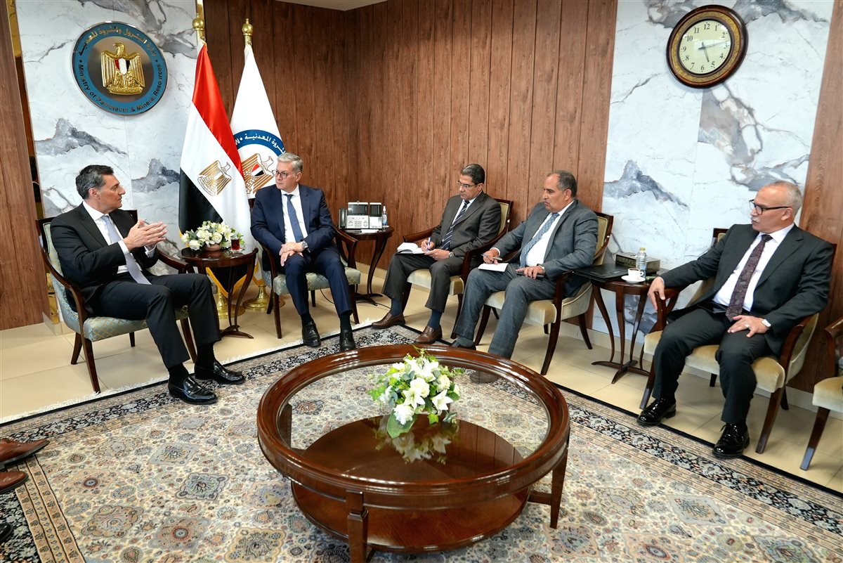 جانب من لقاء وزير البترول والثروة المعدنية و رئيس شركة انرجين اليونانية