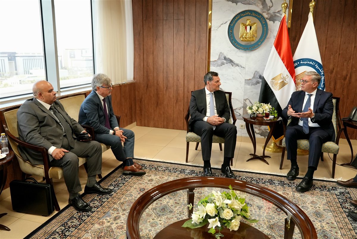 جانب من لقاء وزير البترول والثروة المعدنية و رئيس شركة انرجين اليونانية