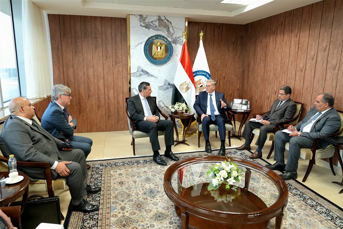 جانب من لقاء وزير البترول والثروة المعدنية و رئيس شركة انرجين اليونانية