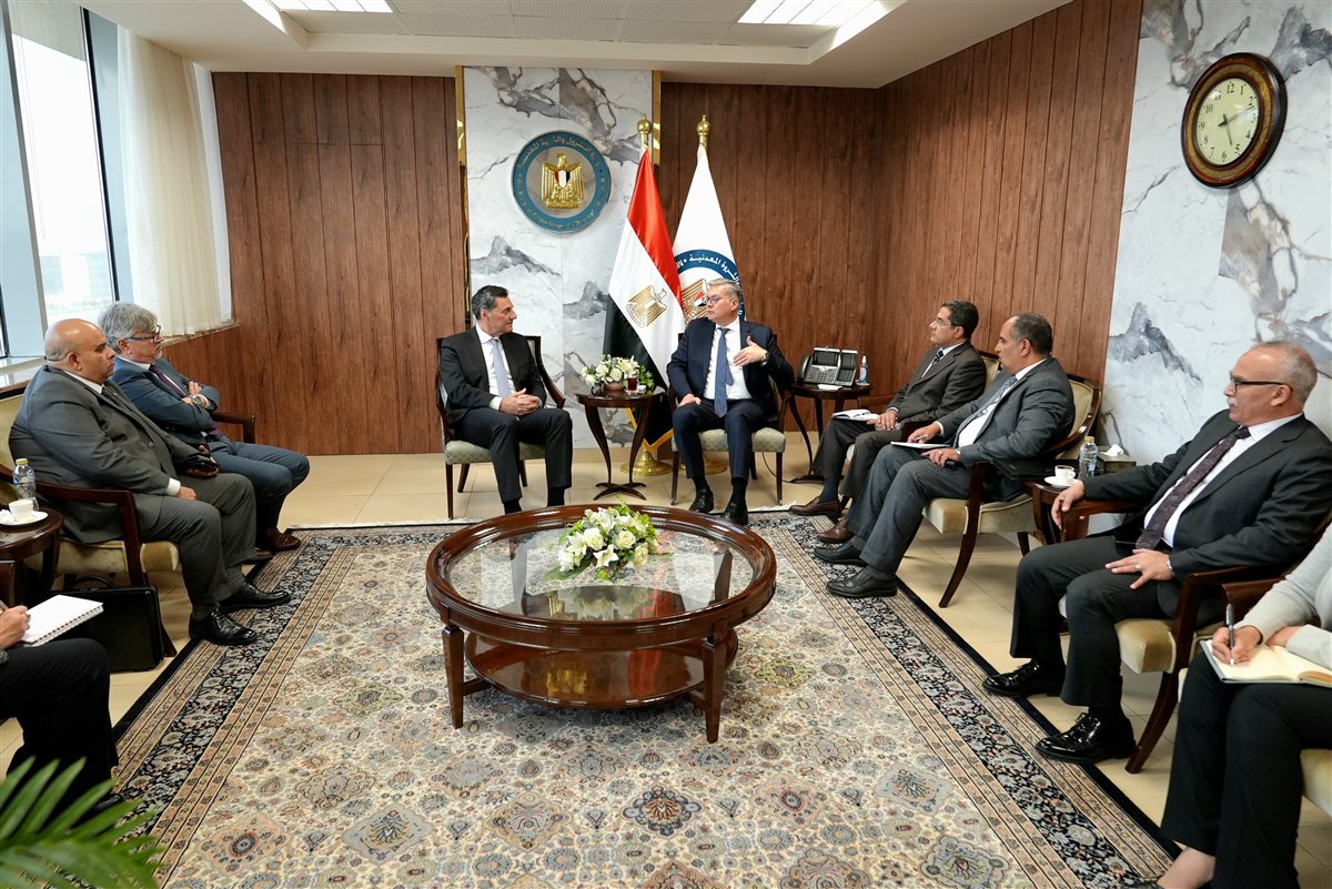 جانب من لقاء وزير البترول والثروة المعدنية و رئيس شركة انرجين اليونانية