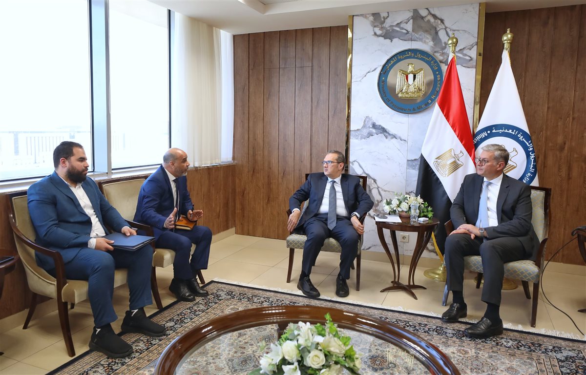 جانب من لقاء وزير البترول والثروة المعدنية و الرئيس التنفيذي لشركة 
