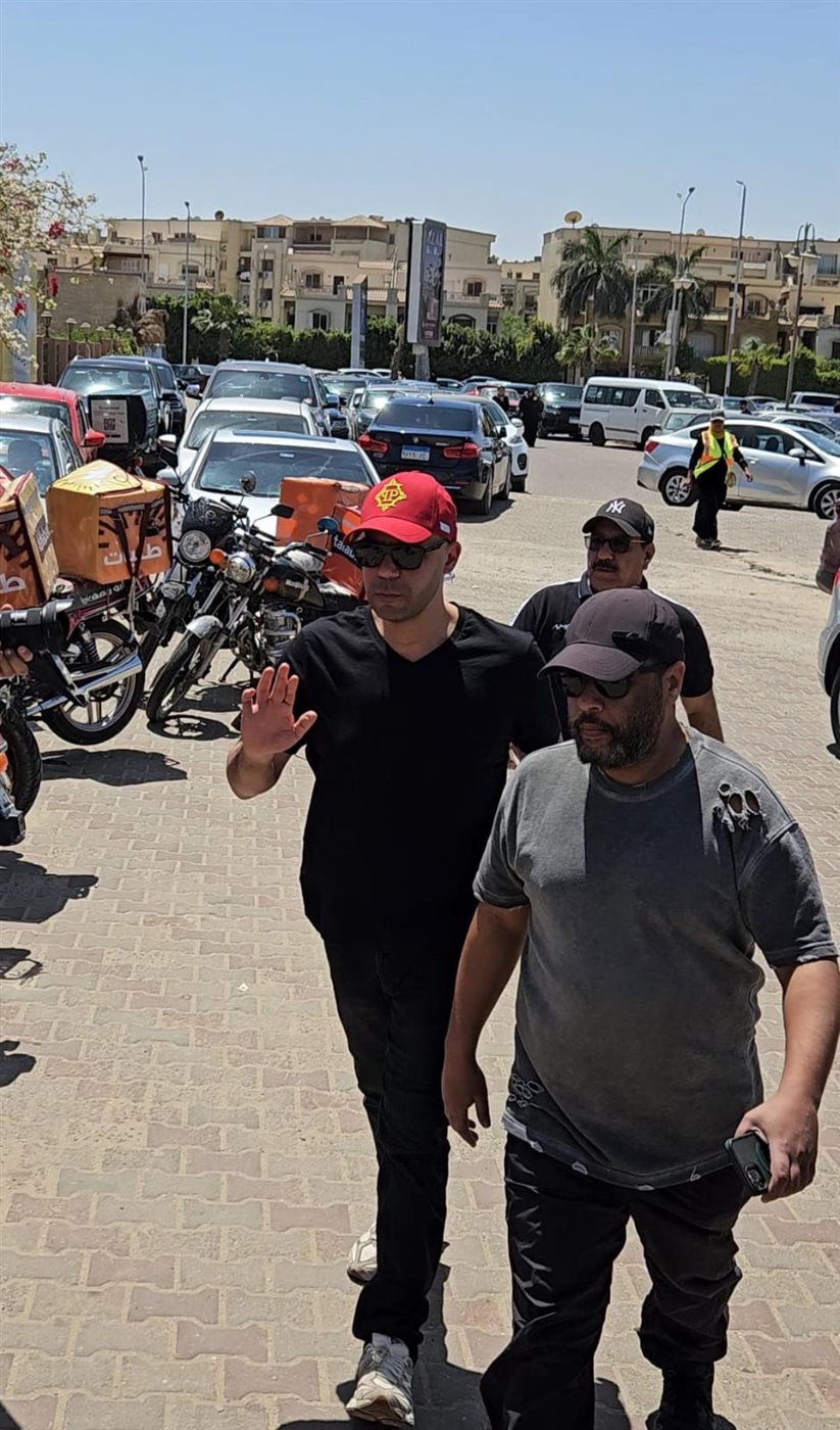 محمد إمام من جنازة سليمان عيد