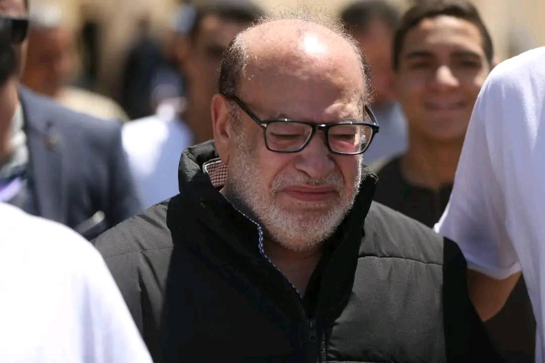 انهيار صلاح عبد الله في جنازة سليمان عيد