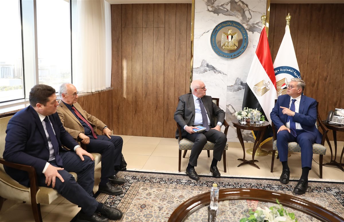 جانب من لقاء وزير البترول والثروة المعدنية وماركو فيلا رئيس شركة تكنيب إنرجيز الإيطالية والوفد المرافق له