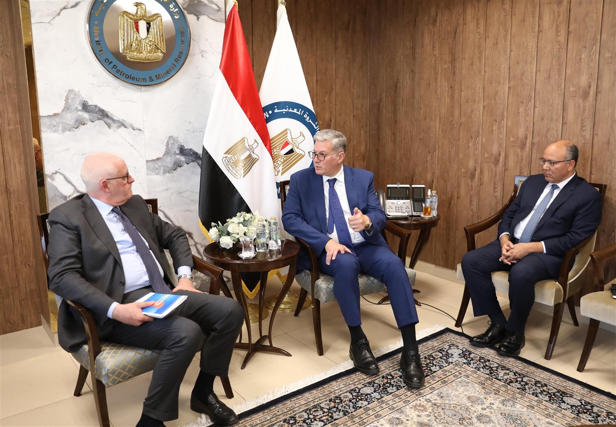 جانب من لقاء وزير البترول والثروة المعدنية وماركو فيلا رئيس شركة تكنيب إنرجيز الإيطالية والوفد المرافق له