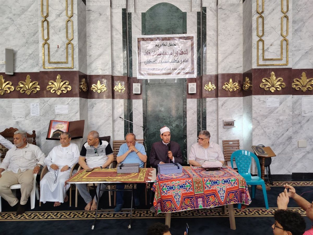تكرم الدكتور محمد عثمان (2)