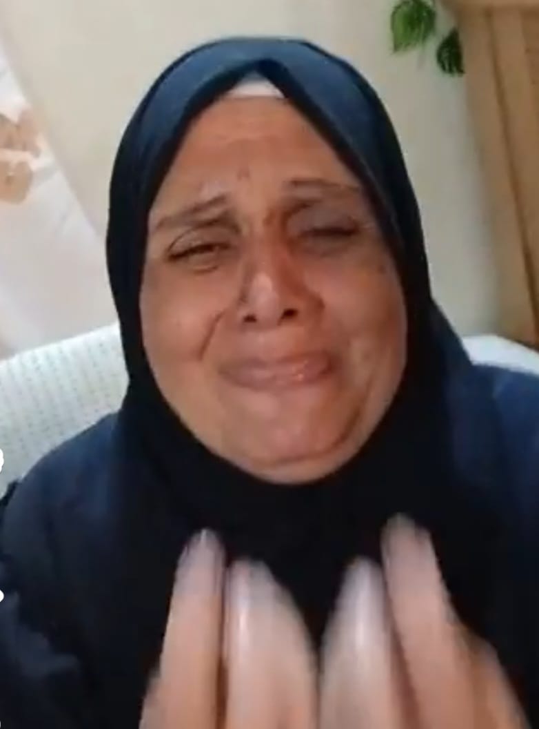 سيدة تستغيث من تأخر إسعاف إبنها