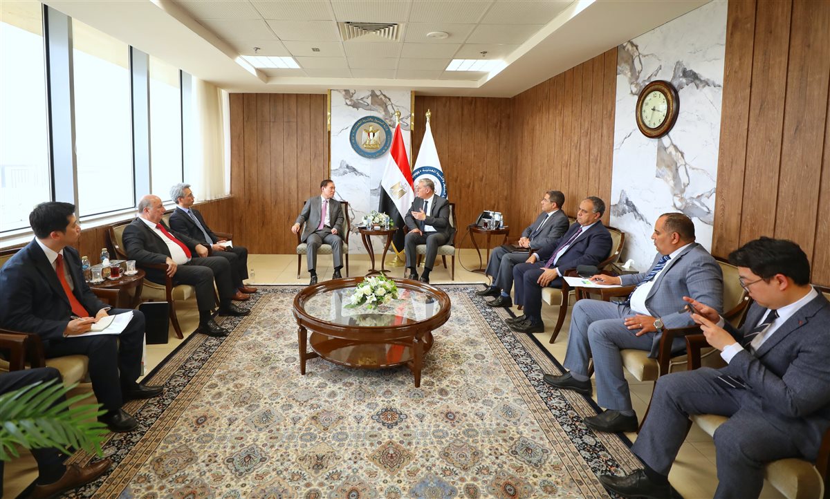 جانب من لقاء وزير البترول والثروة المعدنية ورئيس مؤسسة البترول الوطنية الكورية والوفد المرافق له