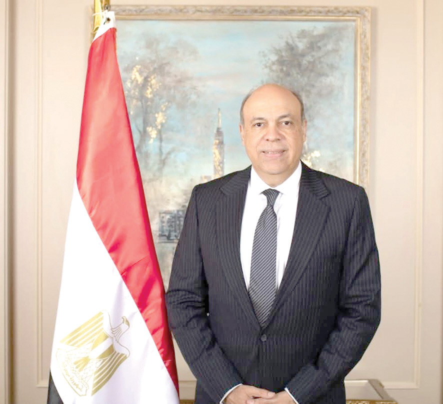 سامح الحفنى وزير الطيران