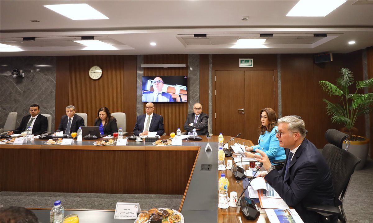 جانب من لقاء وزير البترول مع وزراء الصناعة والاستثمار والتنمية المحلية