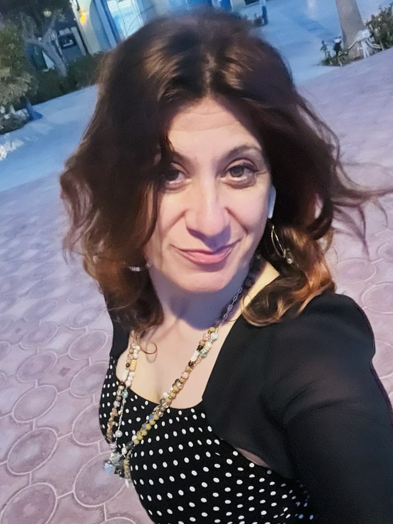 الكاتبة د. شادن دياب