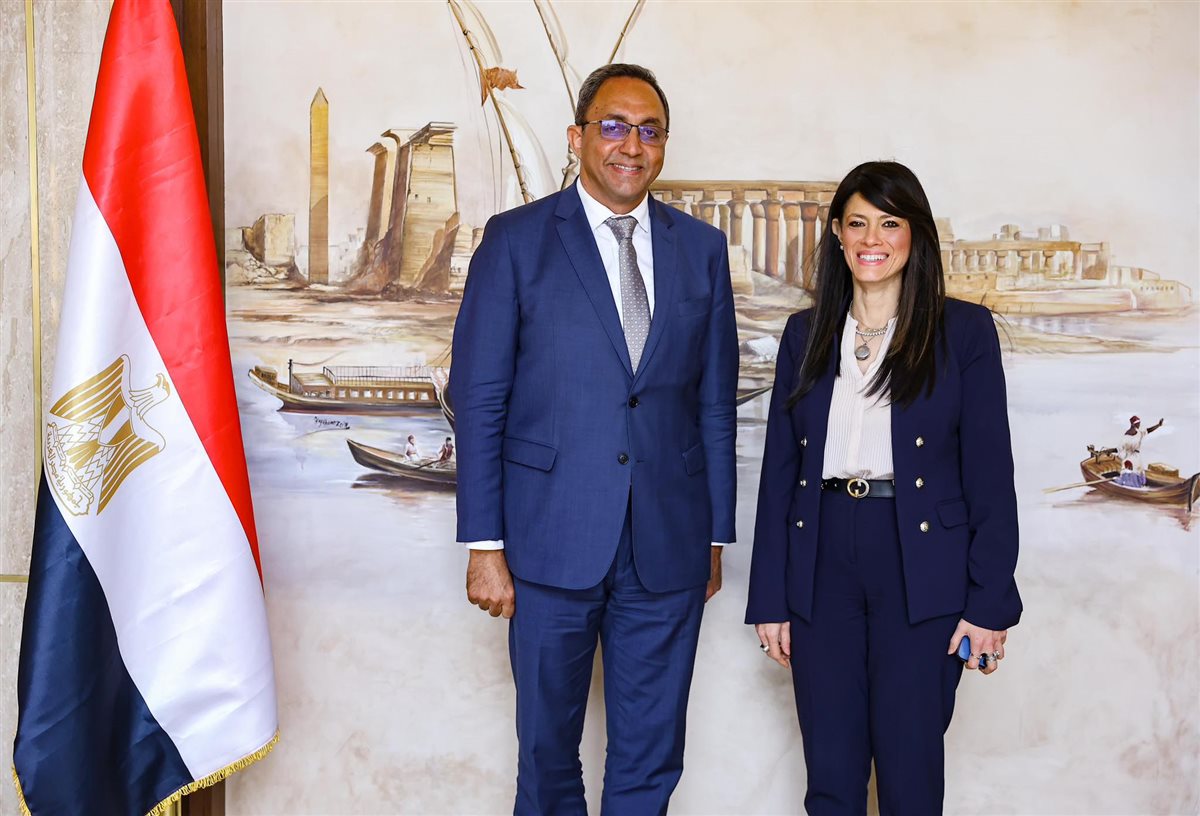 لقاء محافظ قنا والوزيرة 