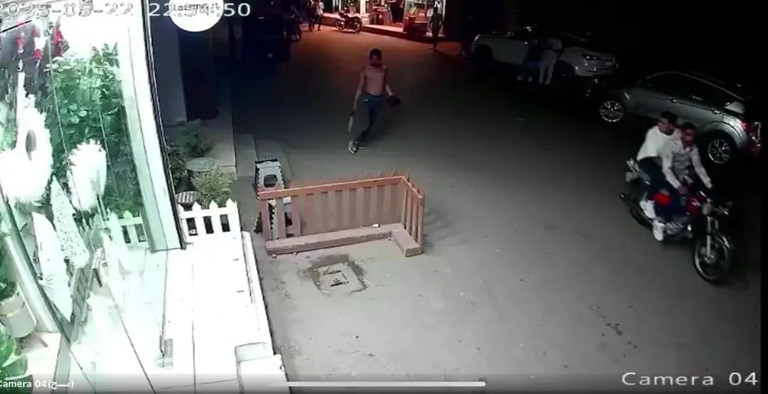 الكاميرات وثقت ظهور الشاب وهو في حالة غير طبيعية