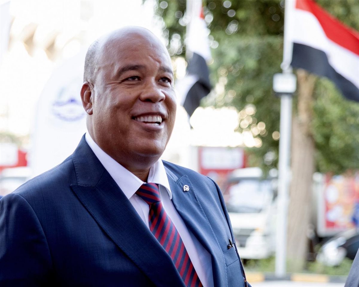 أيمن العشرى حصل على رخصة المواسير 