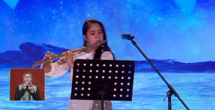 الفنانة العازفة نيرة عصام