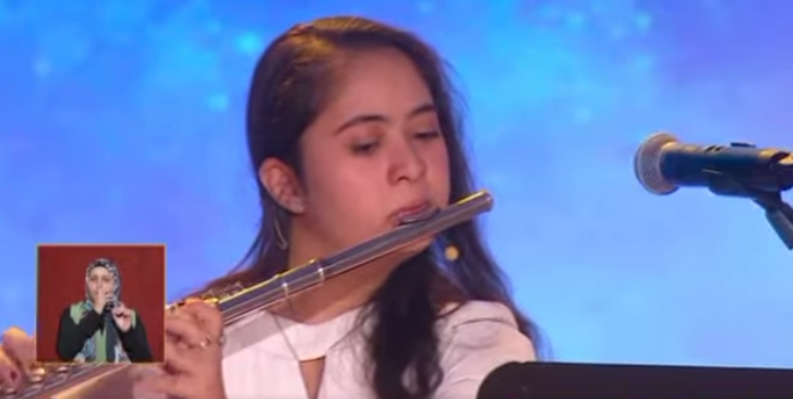 الفنانة العازفة نيرة عصام
