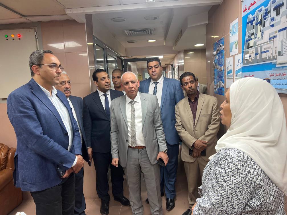 زيارة المحافظ