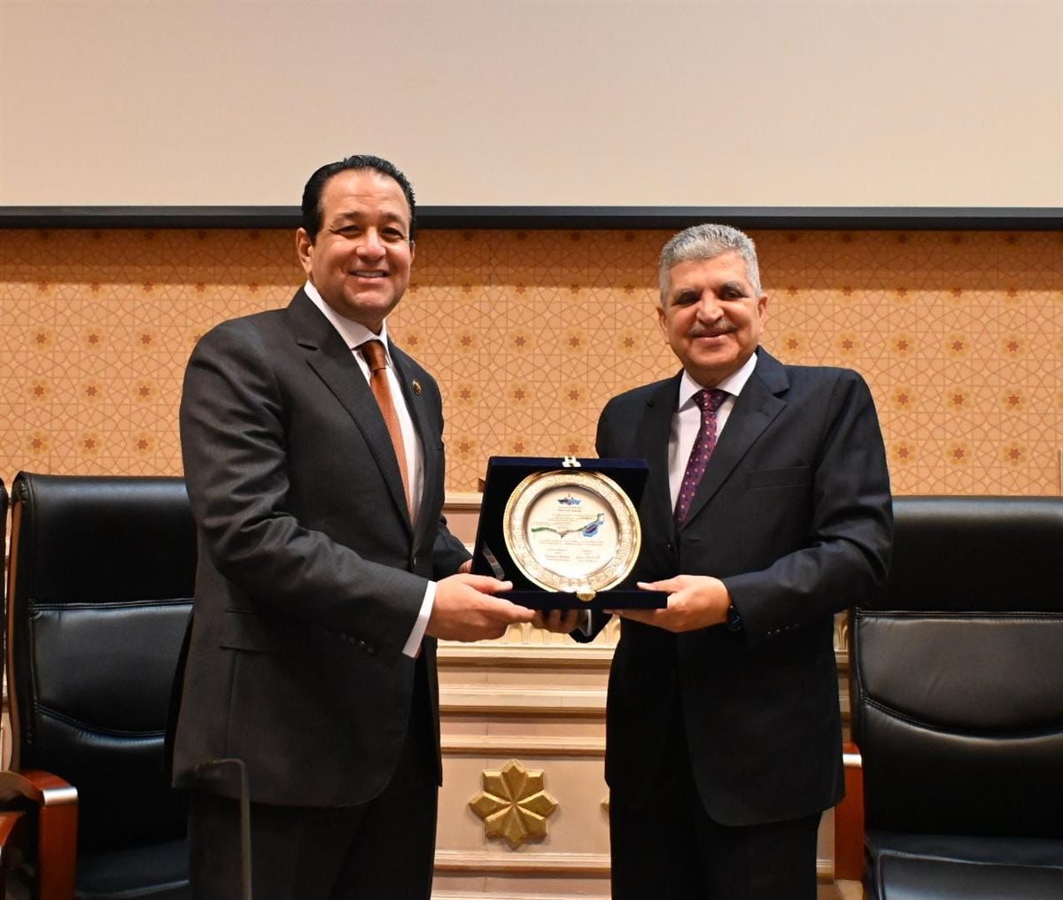 النائب علاء عابد مع الفريق أسامة ربيع