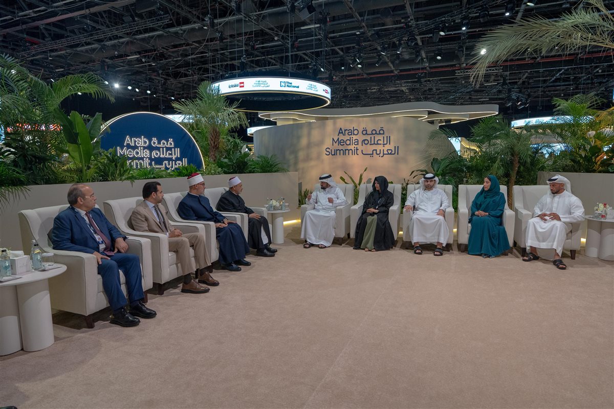شيخ الأزهر يلتقي الشيخ أحمد بن محمد بن راشد آل مكتوم ويناقشان سبل تمكين الشباب من صناعة السلام