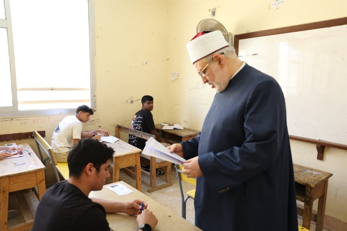 في أول أيام الامتحانات.. وكيل الأزهر يتفقد لجان الثانوية الأزهرية