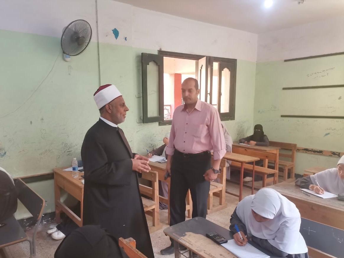 انتظام وهدوء في مادة الرياضة البحتة بامتحانات الشهادة الثانوية الأزهرية