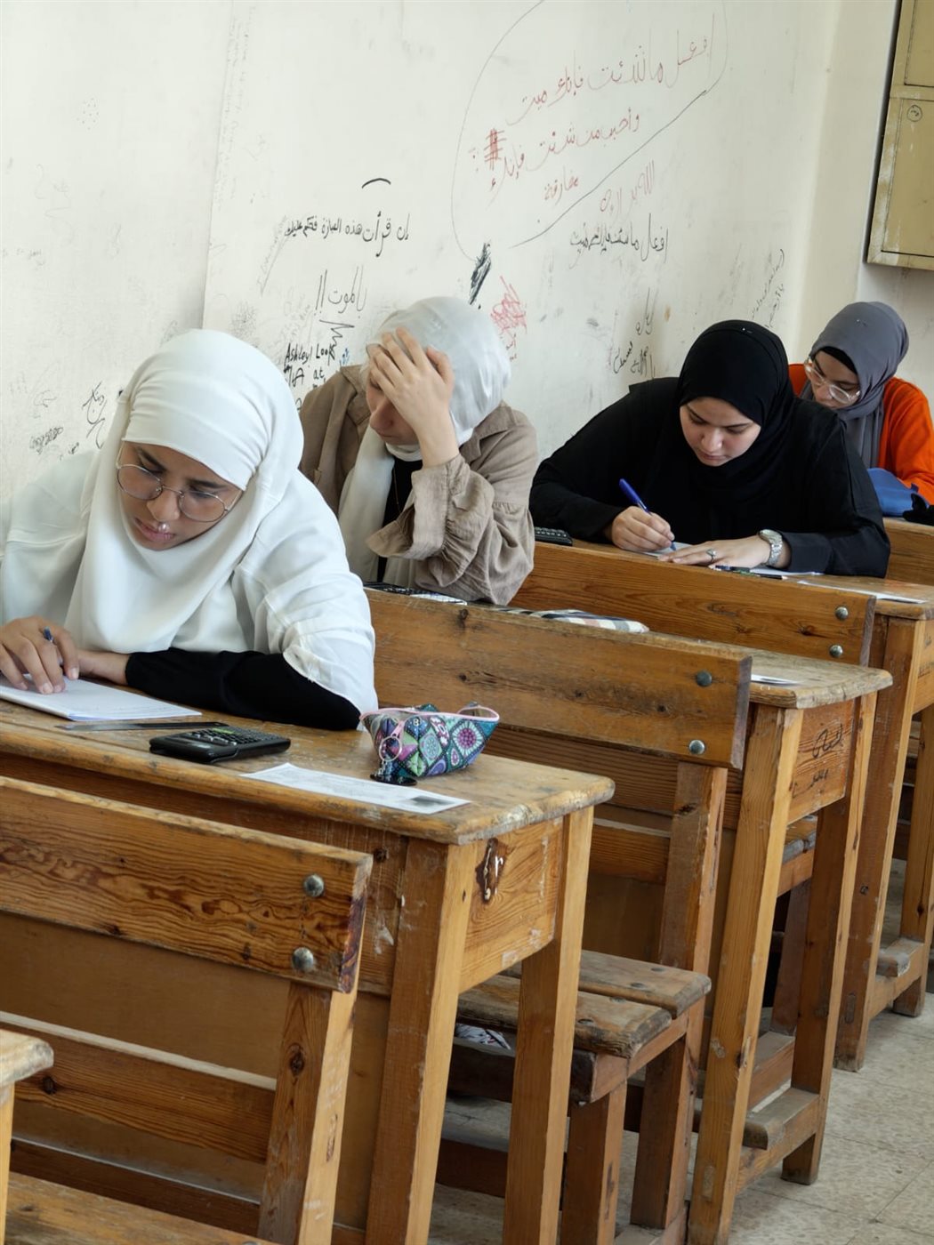 انتظام وهدوء في مادة الرياضة البحتة بامتحانات الشهادة الثانوية الأزهرية