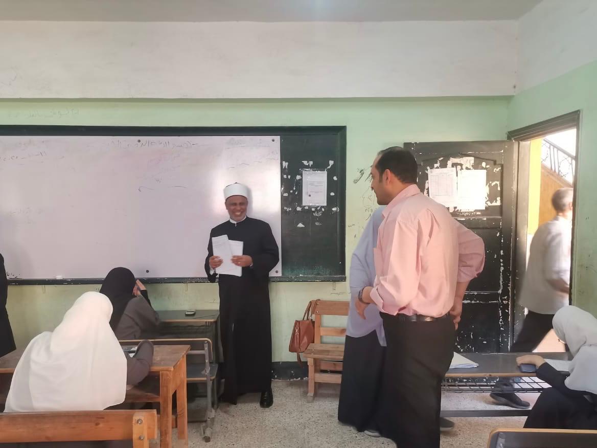 انتظام وهدوء في مادة الرياضة البحتة بامتحانات الشهادة الثانوية الأزهرية