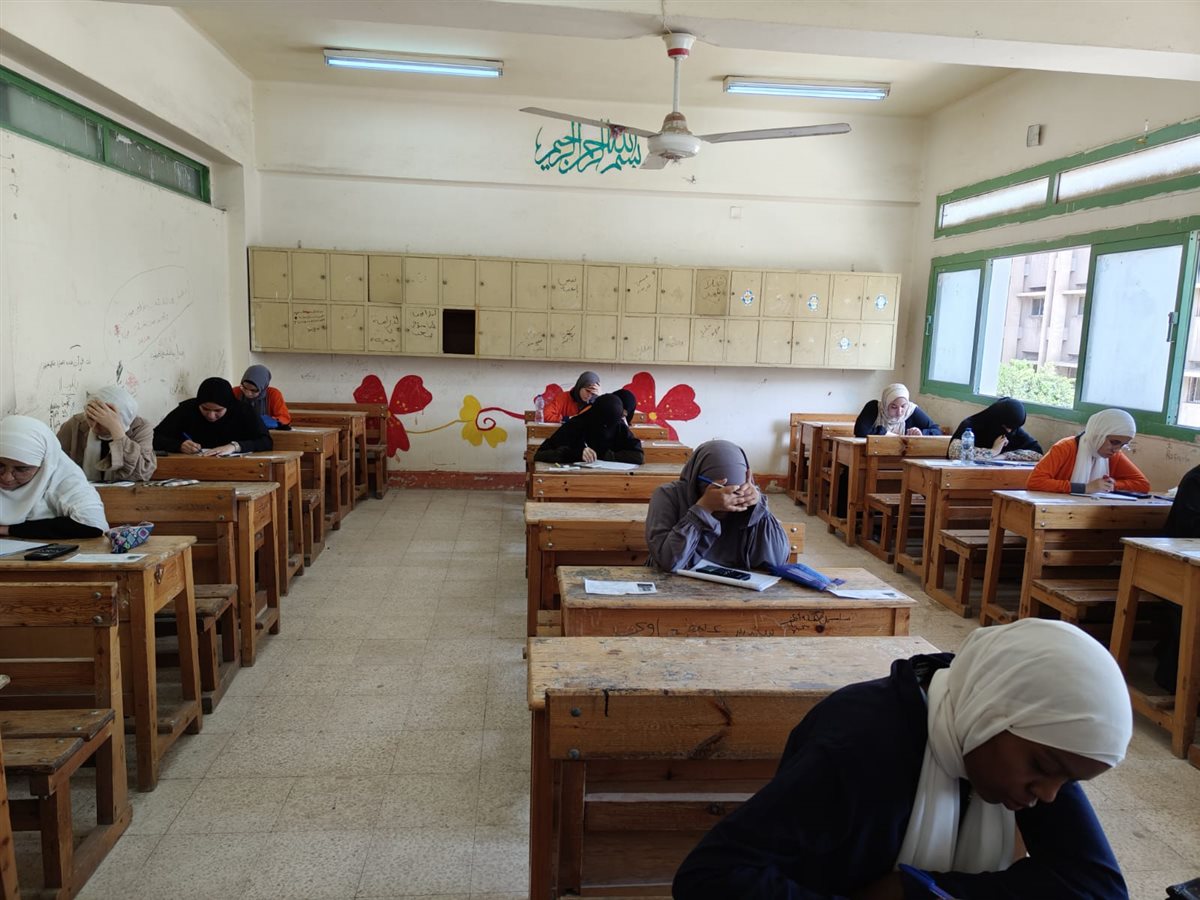 انتظام وهدوء في مادة الرياضة البحتة بامتحانات الشهادة الثانوية الأزهرية