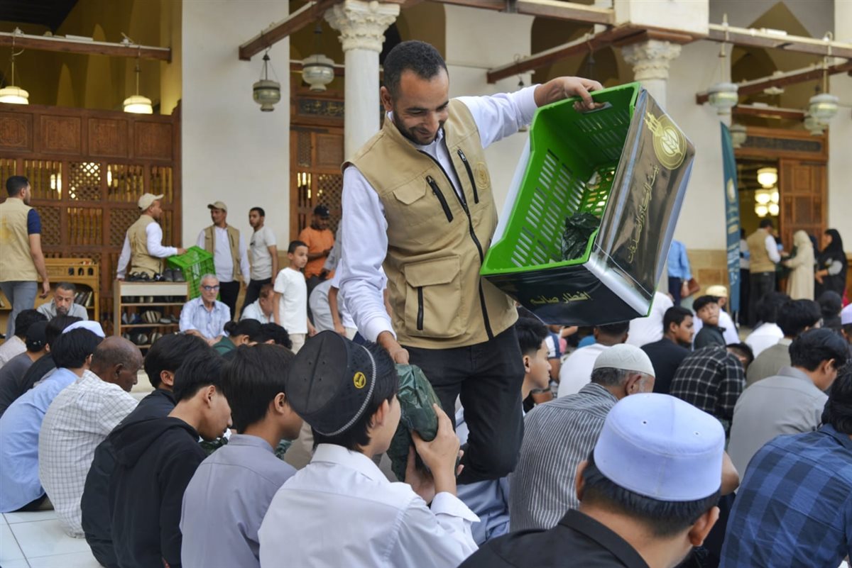 بيت الزكاة والصدقات يوزع أكثر من 6000 وجبة إفطار صائم