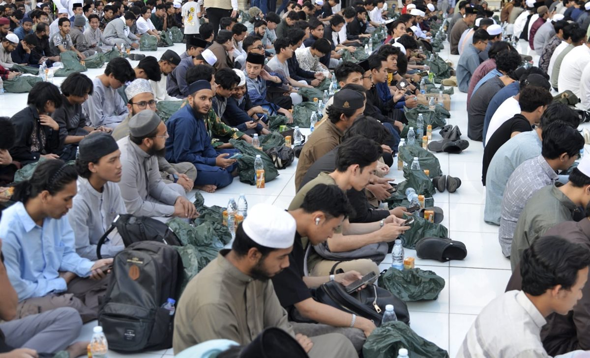 بيت الزكاة والصدقات يوزع أكثر من 6000 وجبة إفطار صائم
