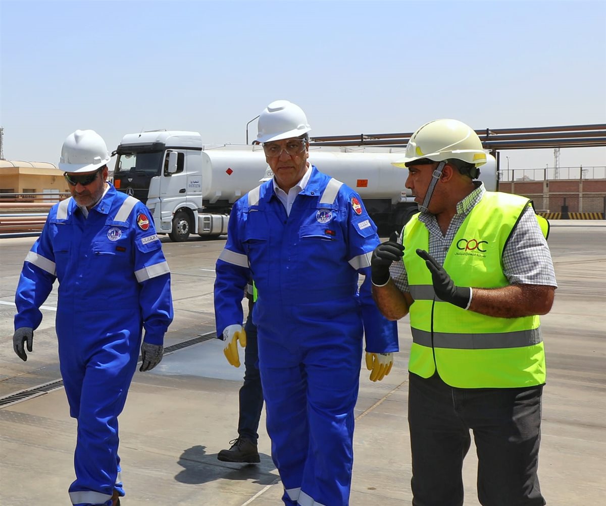 جانب من زيارة وكيل وزارة البترول للمستودعات