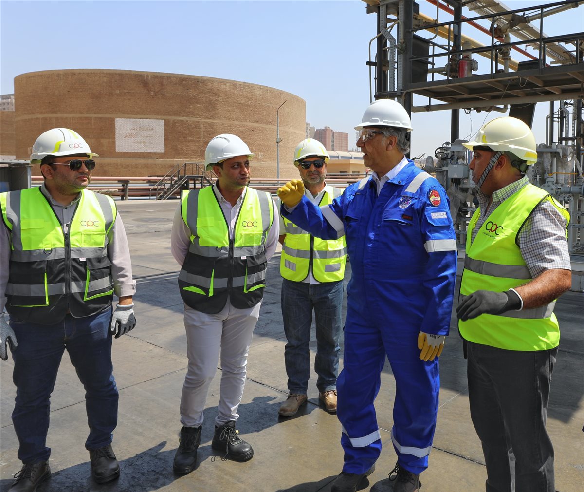 جانب من زيارة وكيل وزارة البترول للمستودعات