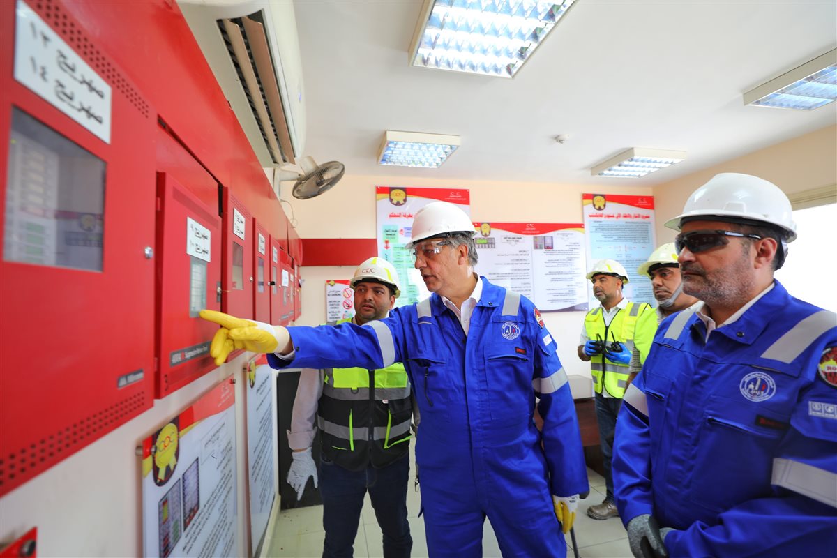 جانب من زيارة وكيل وزارة البترول للمستودعات