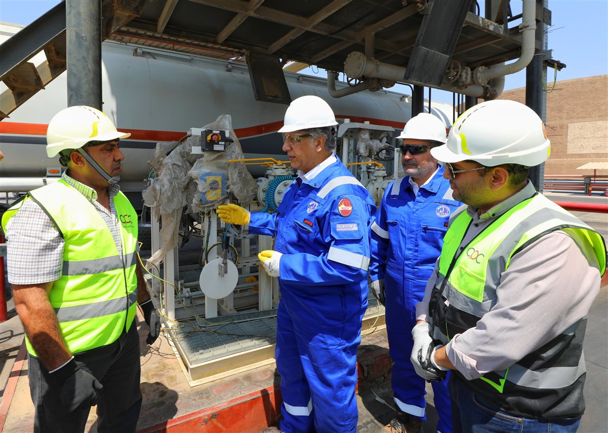 جانب من زيارة وكيل وزارة البترول للمستودعات