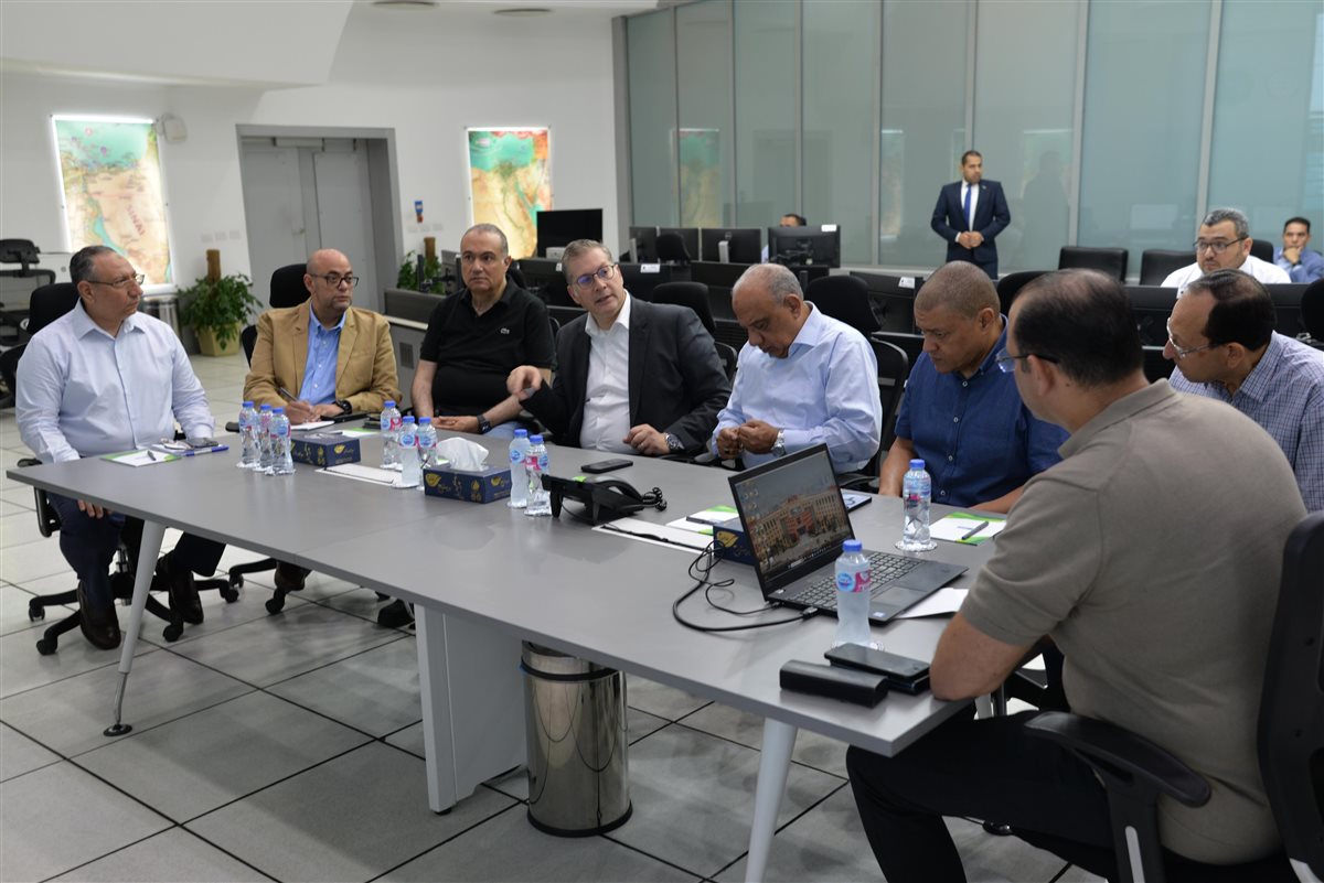جانب من زيارة وزيرا البترول والكهرباء والطاقة المتجددة لمركز التحكم القومي في الشبكة القومية للغاز الطبيعي