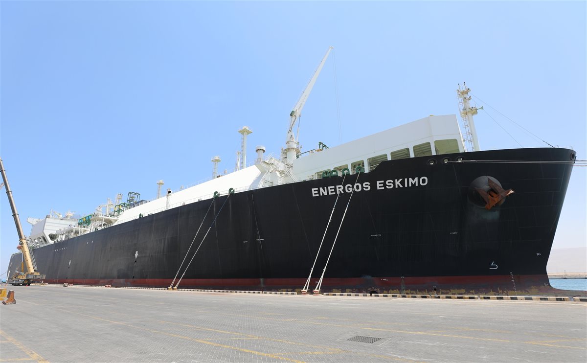 سفينة التغييز الثالثة بميناء العين السخنة