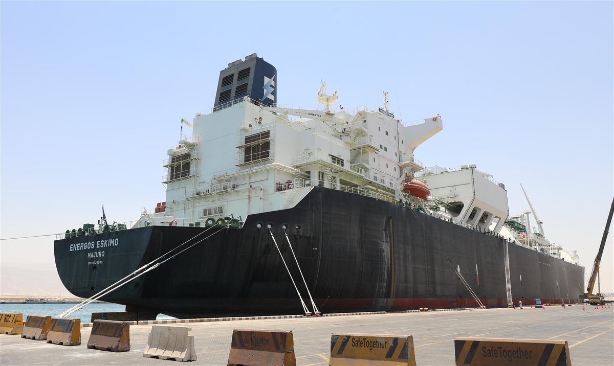 سفينة التغييز الثالثة بميناء العين السخنة