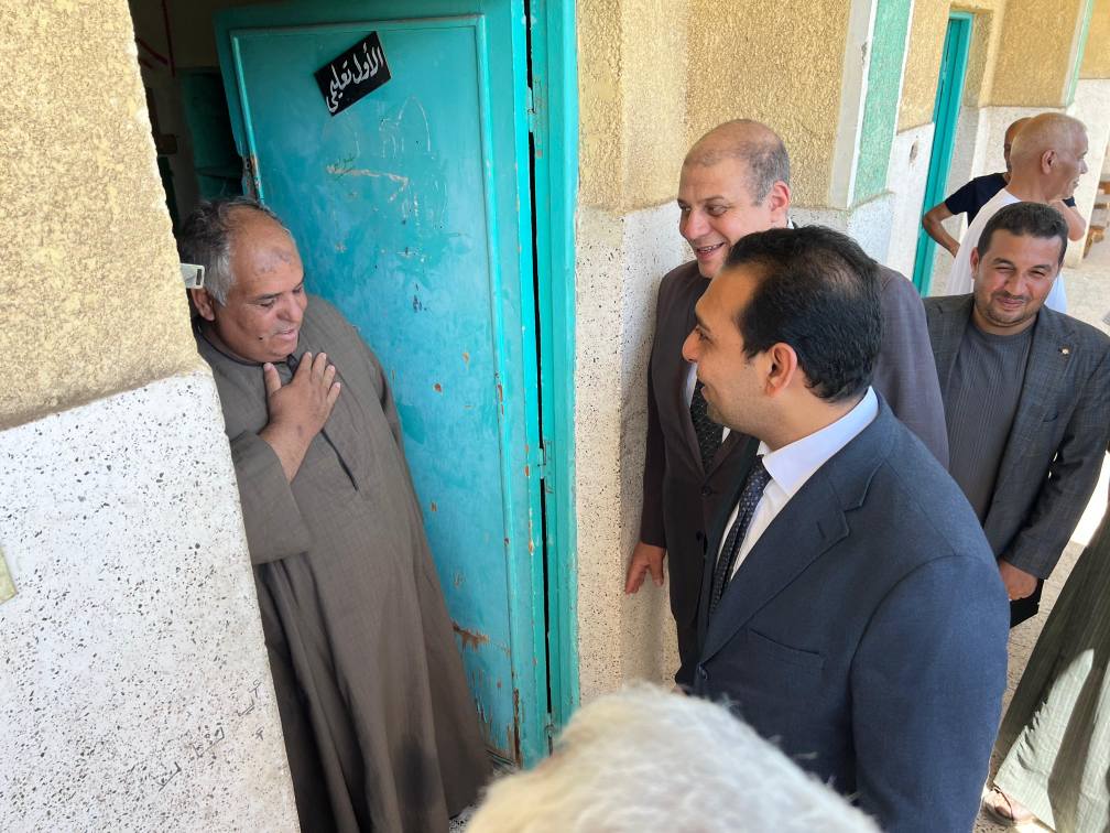 نائب المحافظ فى الاستراحات