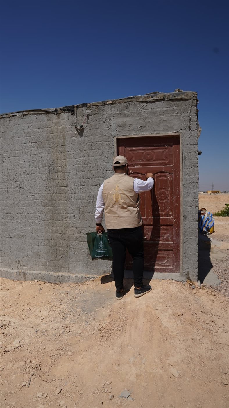 بيت الزكاة  ينتهي من توزيع لحوم الأضاحي على عشرات الآلاف من الأسر المستحقة