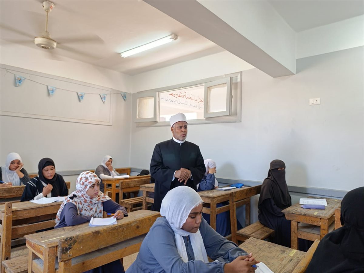 متابعة دقيقة لرئيس قطاع المعاهد الأزهرية ووكيليه لامتحان الفقه للقسم الأدبي&nbsp;