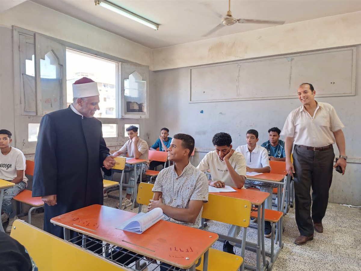 متابعة دقيقة لرئيس قطاع المعاهد الأزهرية ووكيليه لامتحان الفقه للقسم الأدبي&nbsp;