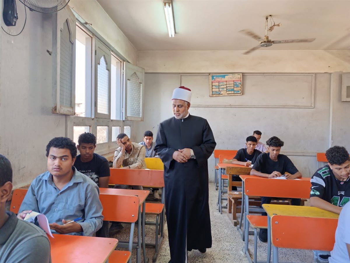 متابعة دقيقة لرئيس قطاع المعاهد الأزهرية ووكيليه لامتحان الفقه للقسم الأدبي&nbsp;