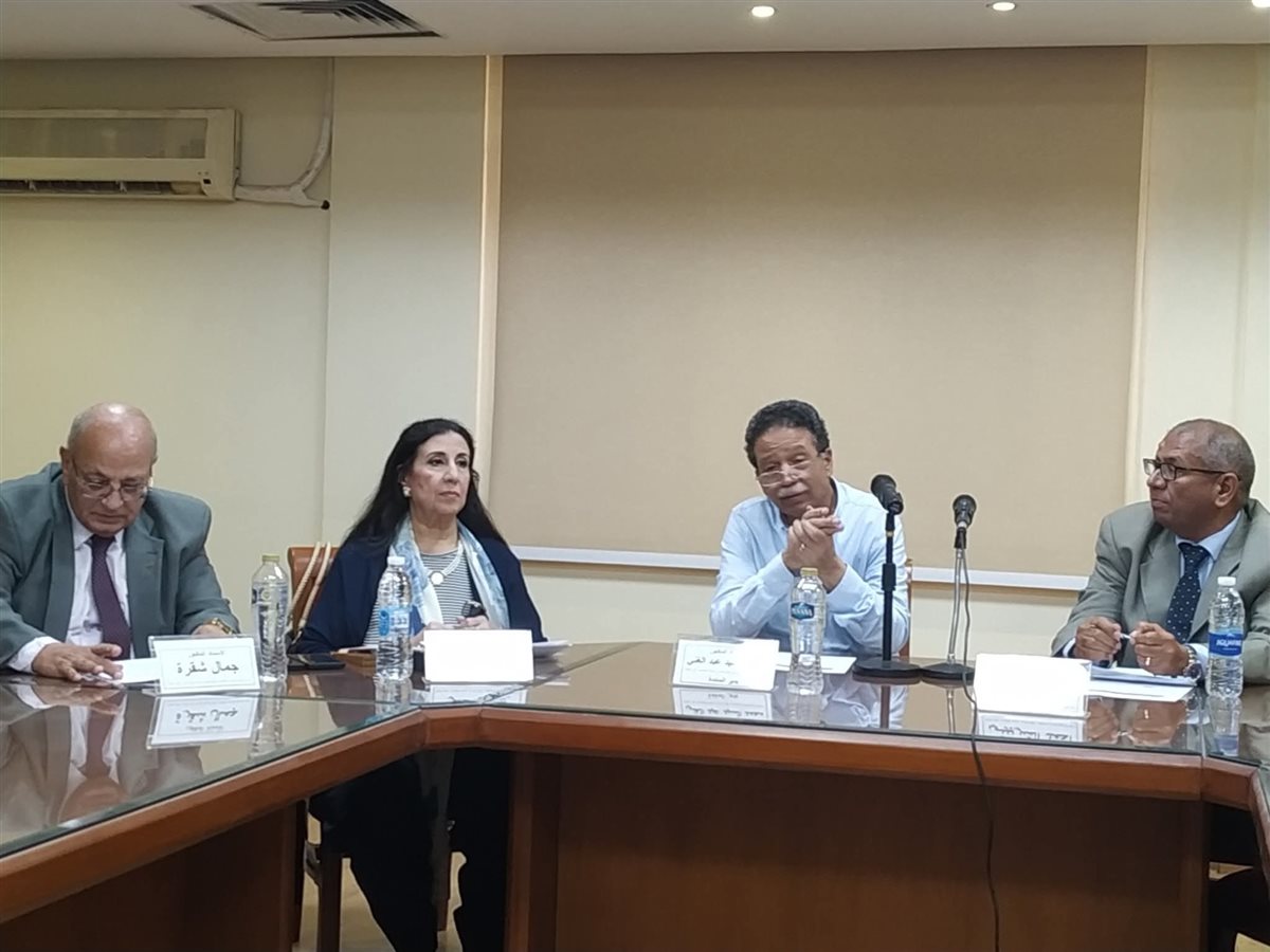 ضيوف المائدة المستديرة&nbsp;