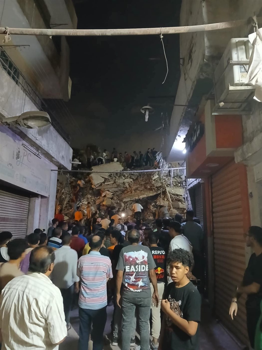انهيارعقار السيدة زينب 