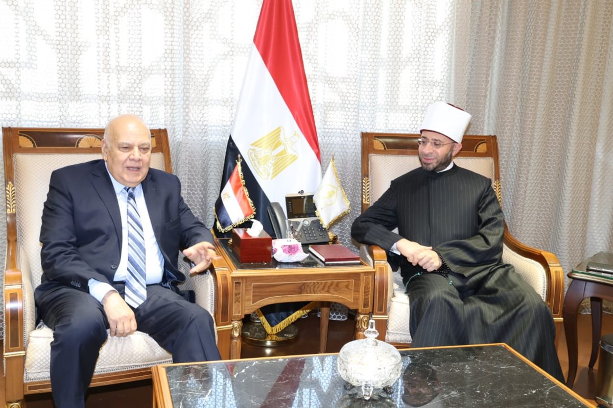 وزير الأوقاف يستقبل أمين اتحاد الجامعات العربية وأمين المجلس العربي للمسئولية المجتمعية