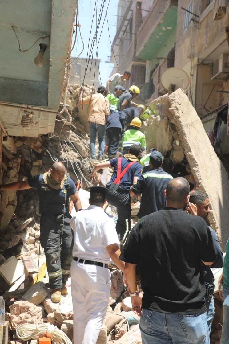 انهيار عقارين بحدائق القبة 