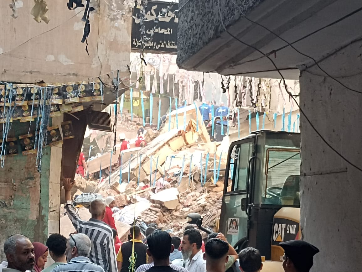 بعد جثتين و15 ناج.. انتشال الجثمان الثالث في انهيار عقارين حدائق القبة