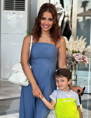 رنا سماحة ونجلها 